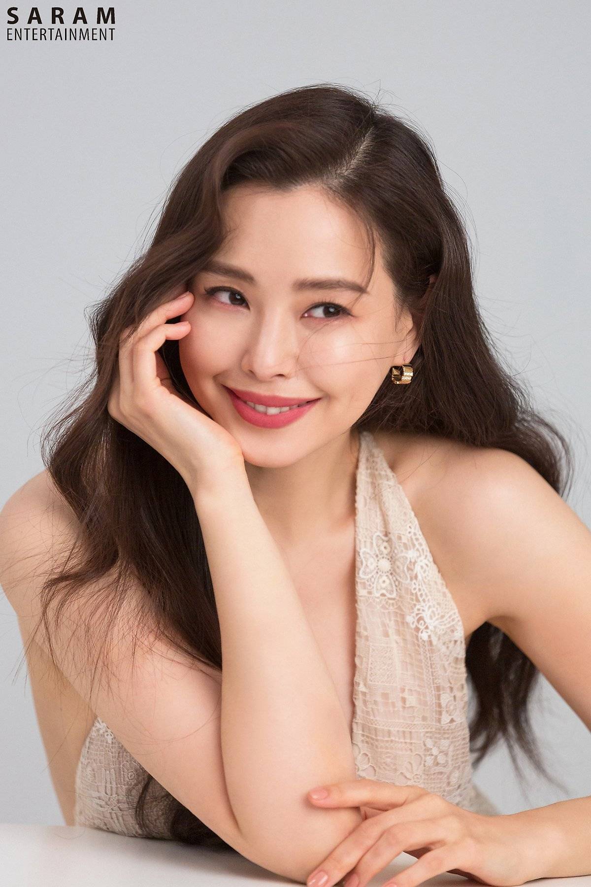 Lee Ha Nee Saram Entertainment Profile photos